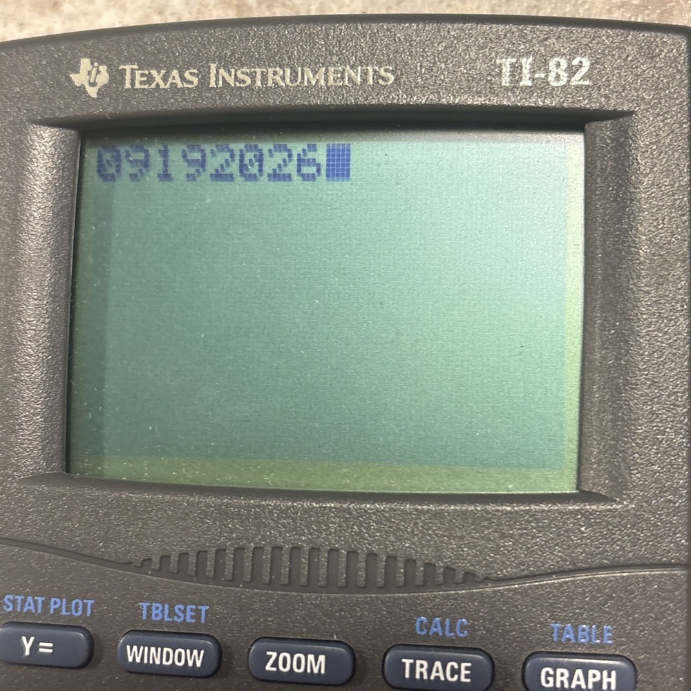 Texas Instruments TI-82 Graphing Calculator - Tested & Works Calculus - Picture 3 of 6